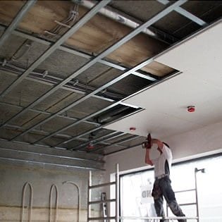 Metalstud plafond aanbrengen